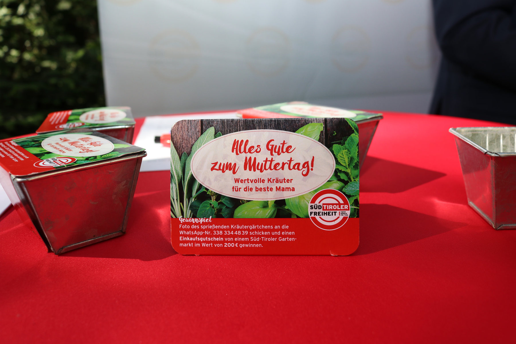 Atz TammerleGroßer Erfolg bei Muttertagsaktion