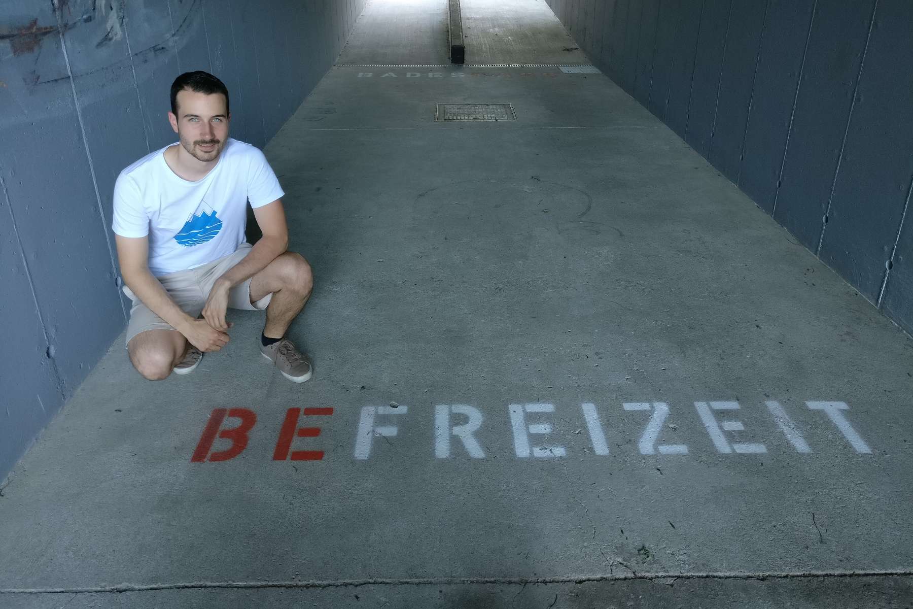 Teures Kunstprojekt2.000 Euro für sieben Wörter und ein bisschen Farbe!