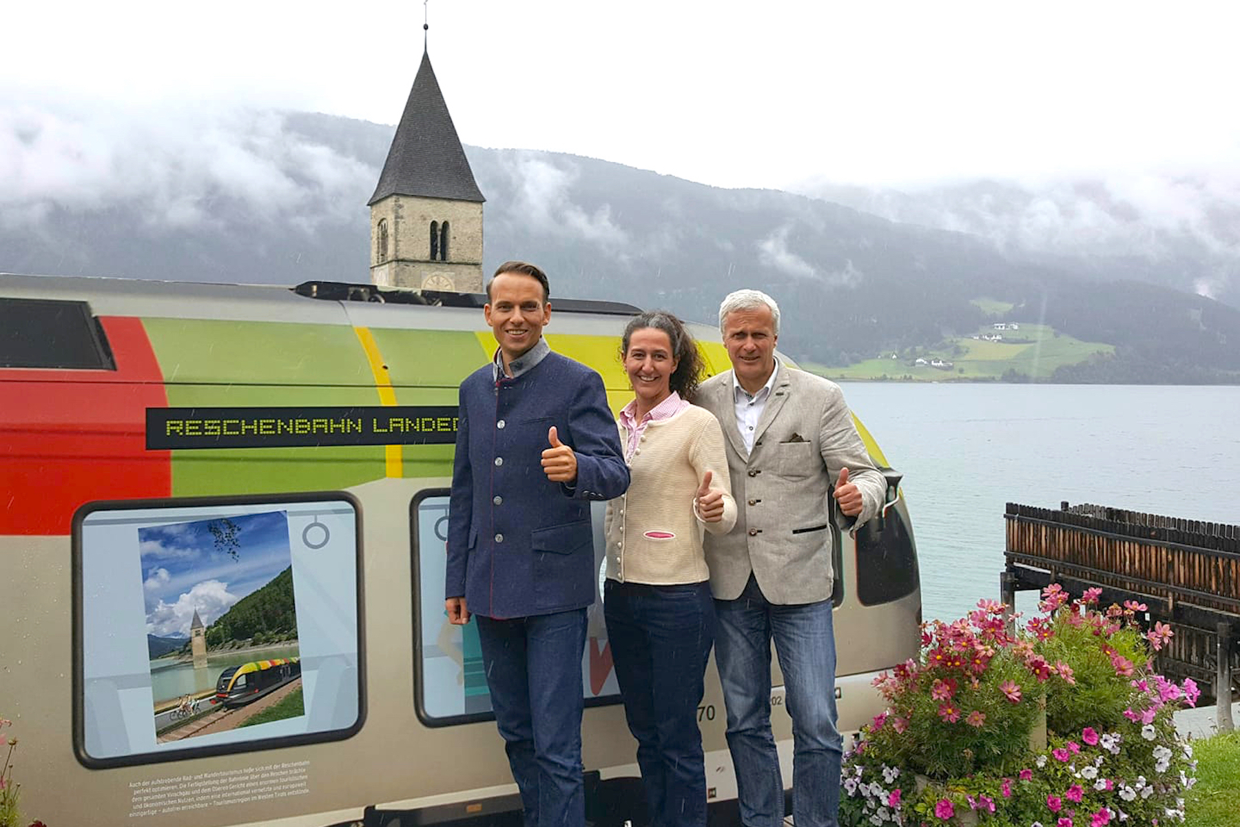 Bahntour im Vinschgau:Bevölkerung ist begeistert von Reschenbahn.