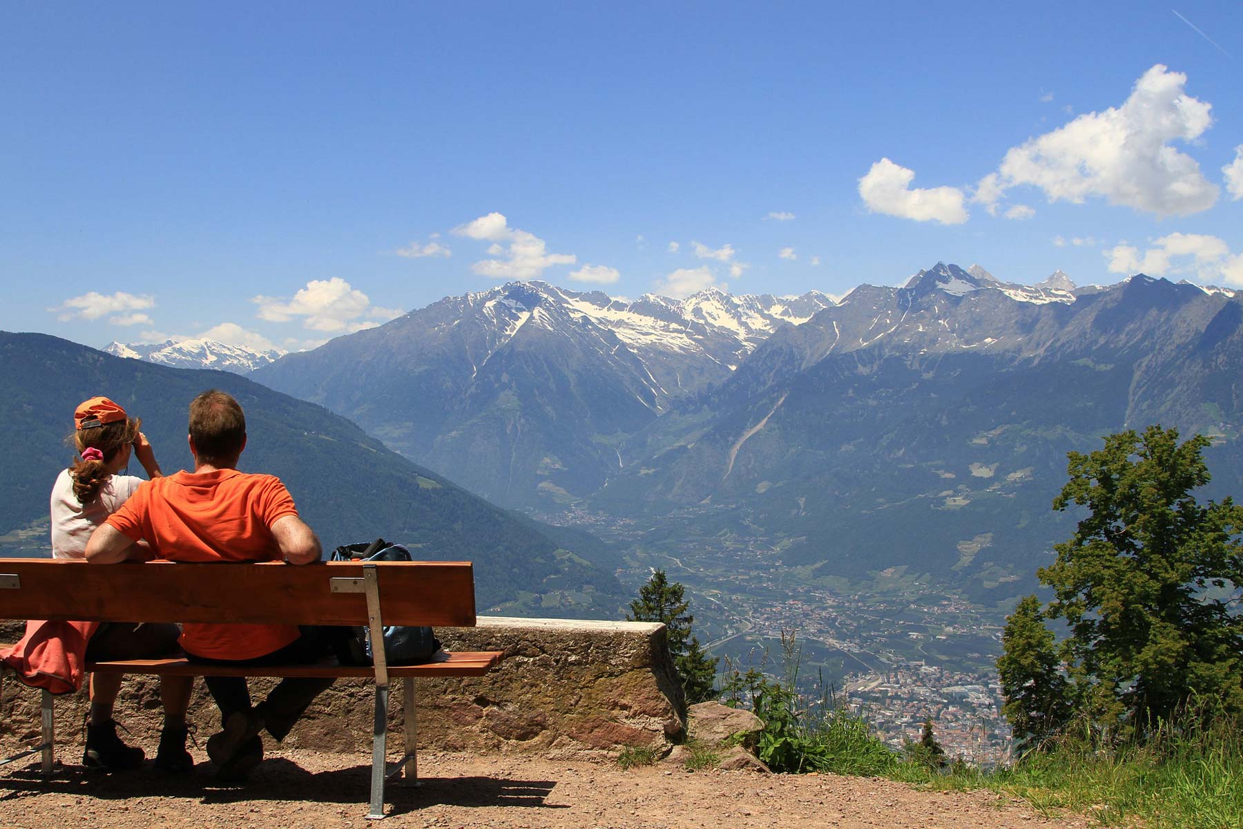 AnfrageParkbänke in Meran