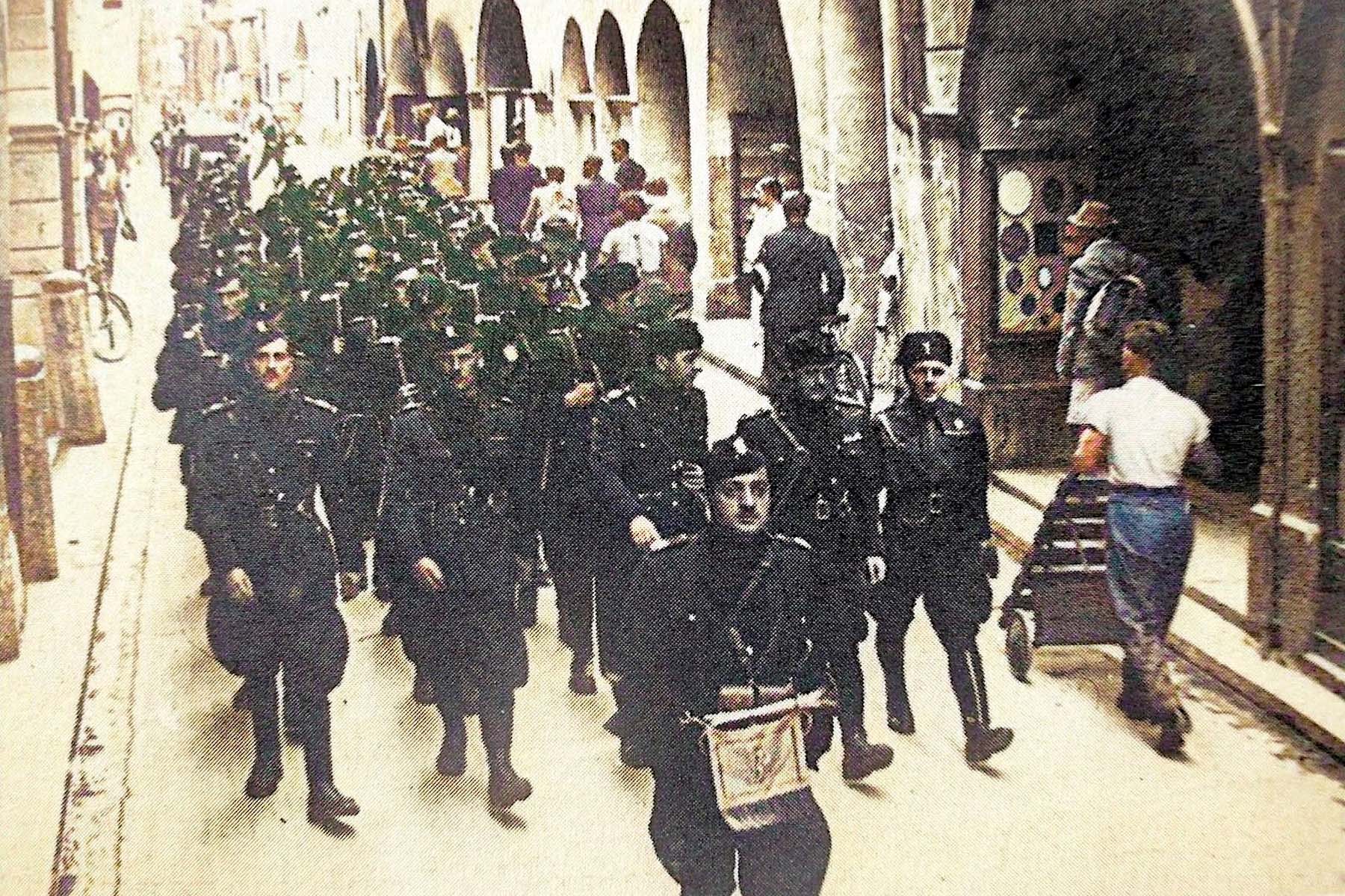 Was Sind Faschisten Einfach Erklärt 100 Jahre Marsch auf Bozen – Faschisten sind wieder da. - Süd-Tiroler
